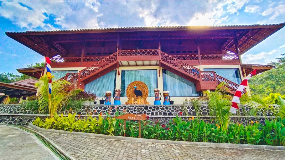Suasana penginapan dengan pemandangan alam di kawasan Bandongan